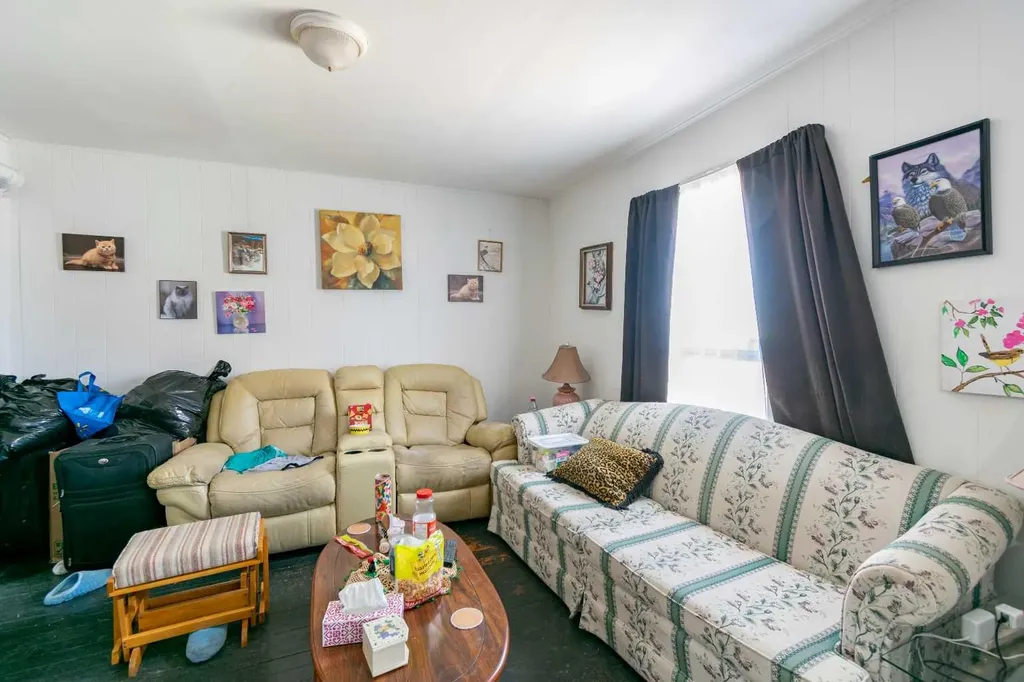 5007 50 Avenue Stettler AB T0C 2L0