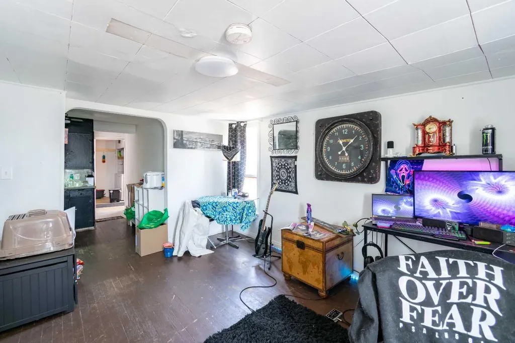 5007 50 Avenue Stettler AB T0C 2L0