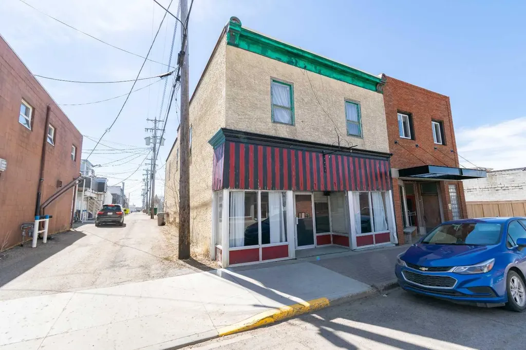 5007 50 Avenue Stettler AB T0C 2L0