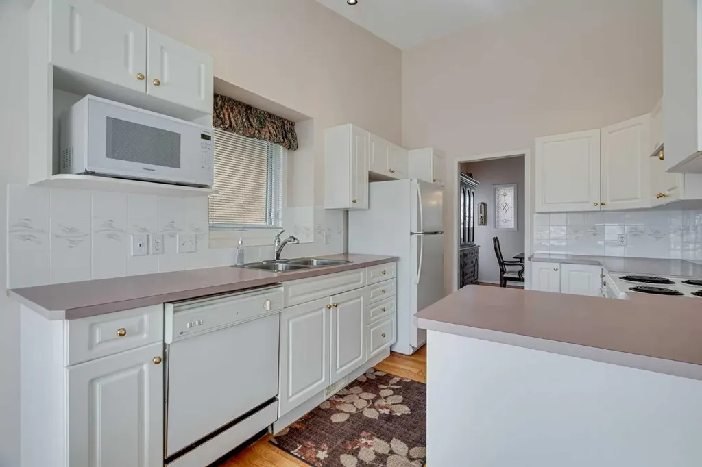 58 Evergreen Bay SW Calgary AB T2Y 3E9