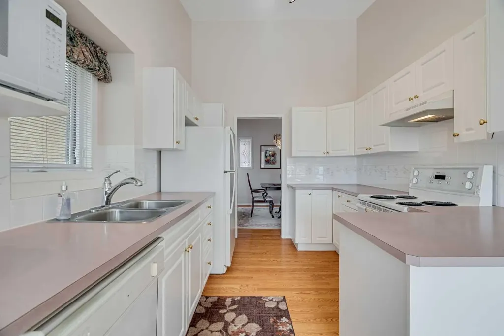 58 Evergreen Bay SW Calgary AB T2Y 3E9