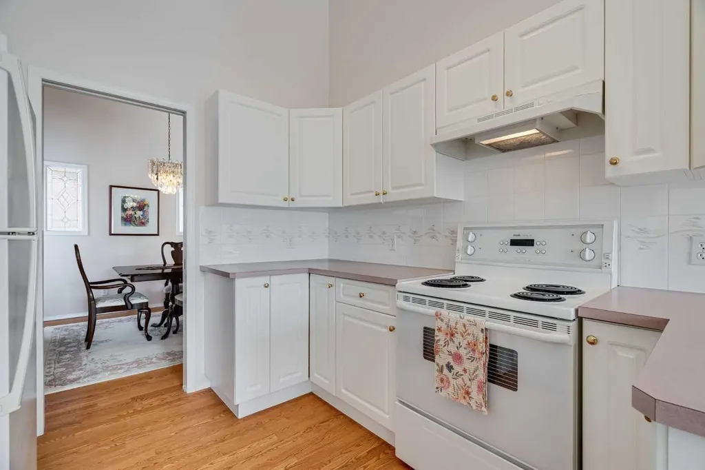 58 Evergreen Bay SW Calgary AB T2Y 3E9