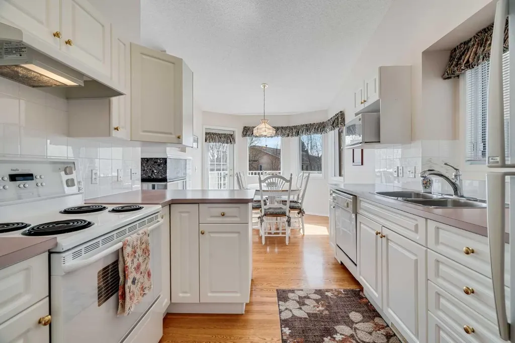 58 Evergreen Bay SW Calgary AB T2Y 3E9