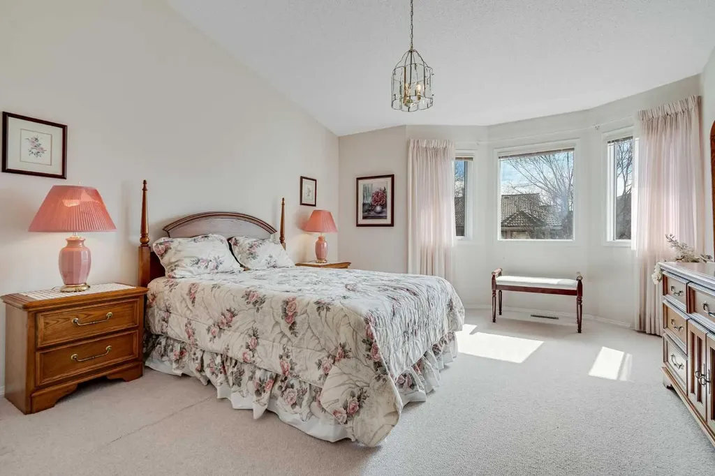 58 Evergreen Bay SW Calgary AB T2Y 3E9
