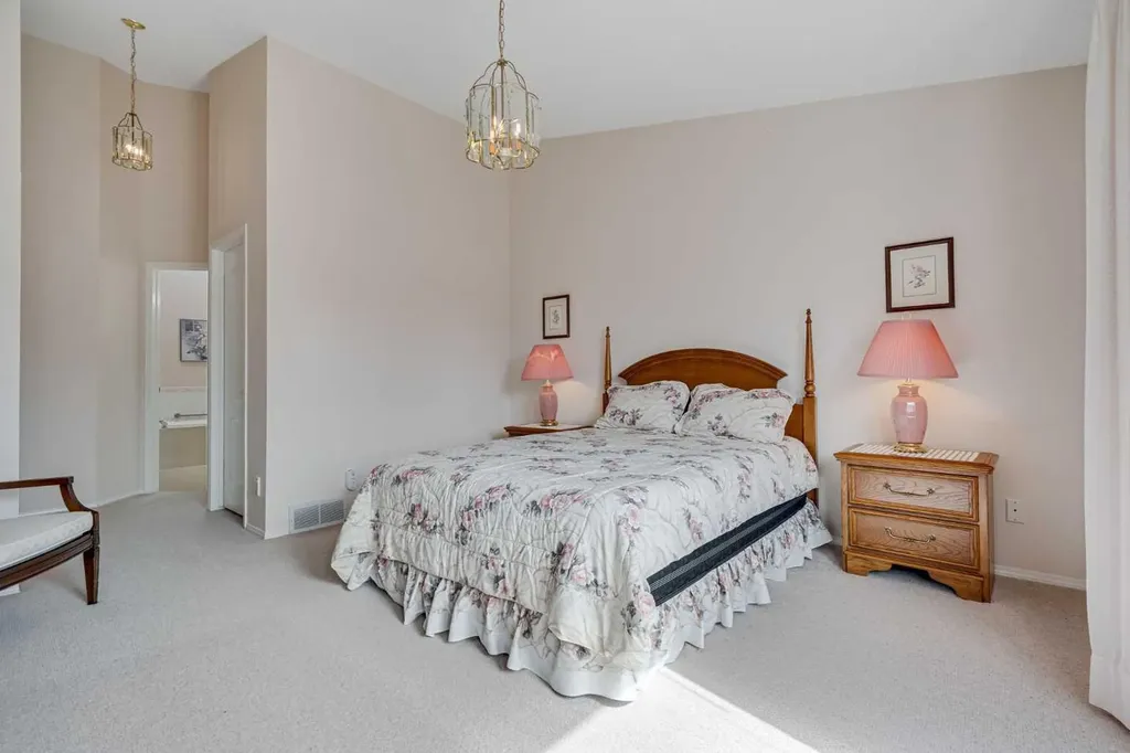 58 Evergreen Bay SW Calgary AB T2Y 3E9