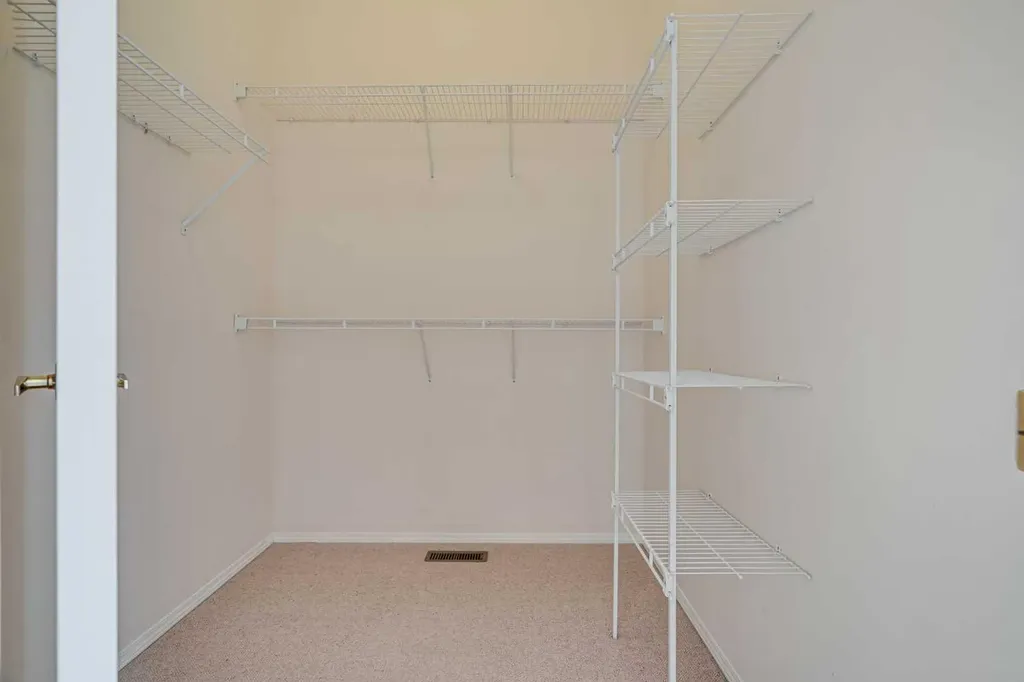58 Evergreen Bay SW Calgary AB T2Y 3E9