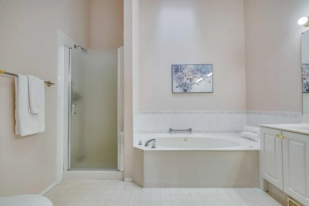 58 Evergreen Bay SW Calgary AB T2Y 3E9