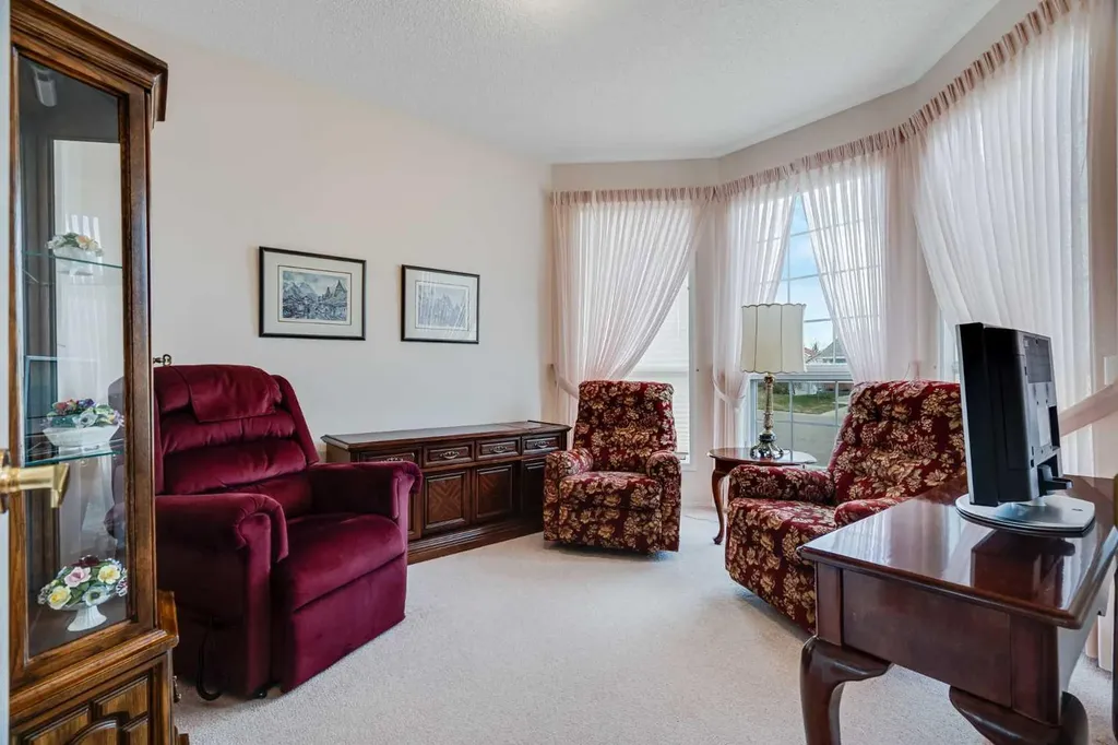 58 Evergreen Bay SW Calgary AB T2Y 3E9