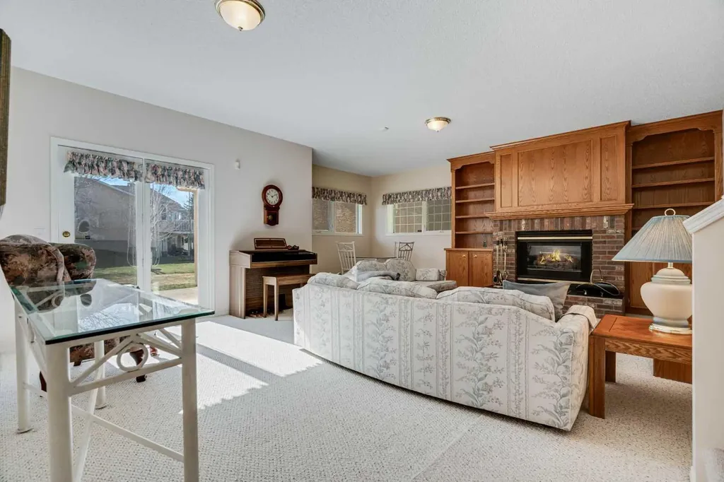 58 Evergreen Bay SW Calgary AB T2Y 3E9