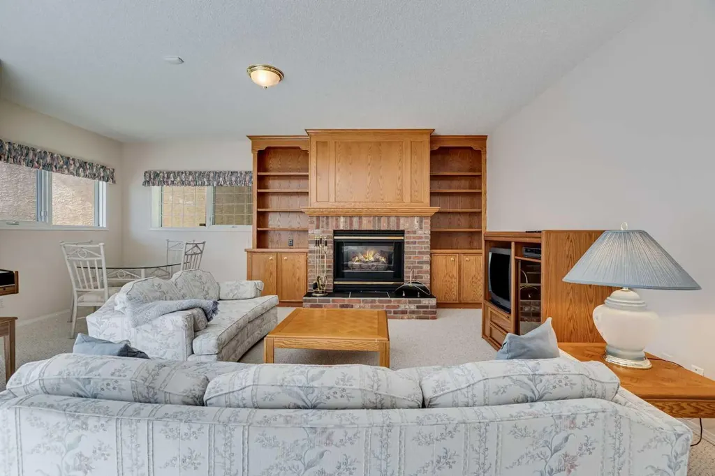 58 Evergreen Bay SW Calgary AB T2Y 3E9