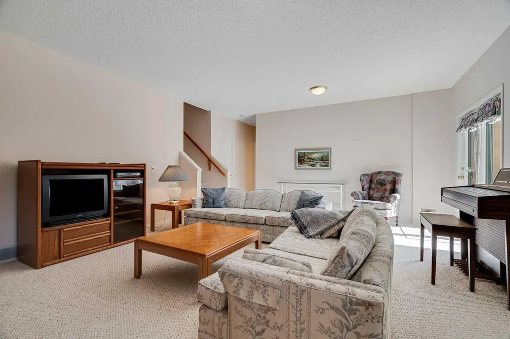 58 Evergreen Bay SW Calgary AB T2Y 3E9