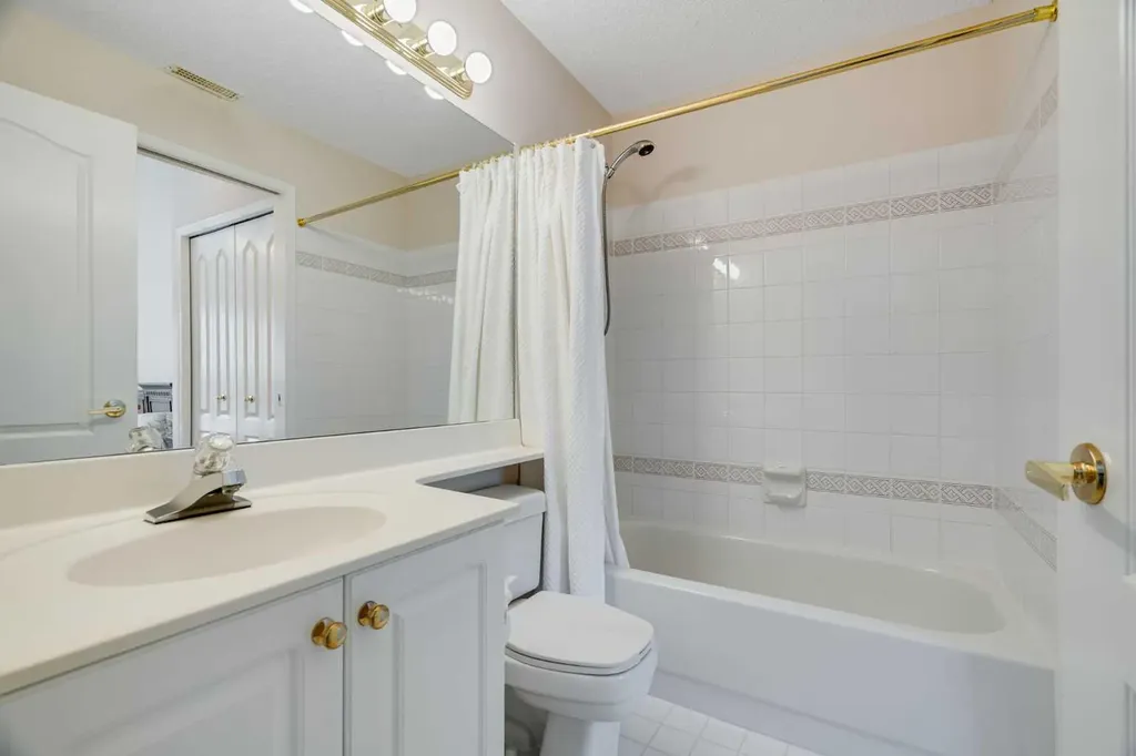 58 Evergreen Bay SW Calgary AB T2Y 3E9