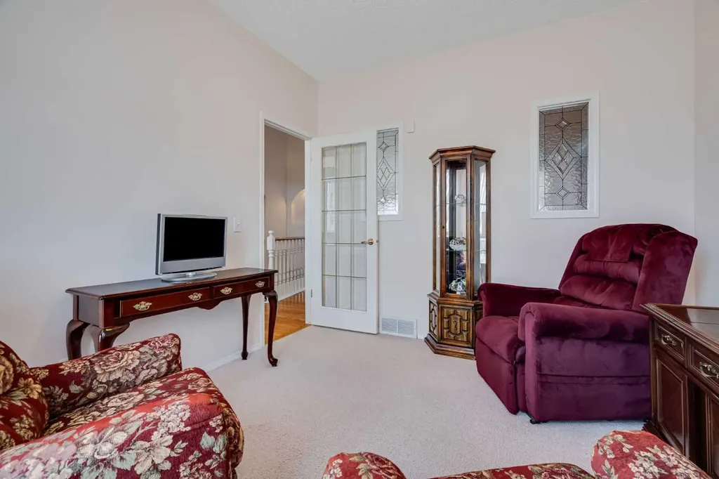 58 Evergreen Bay SW Calgary AB T2Y 3E9