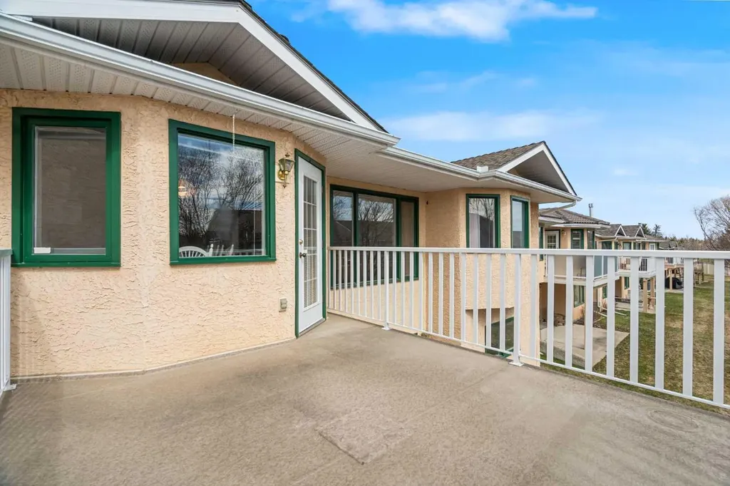 58 Evergreen Bay SW Calgary AB T2Y 3E9