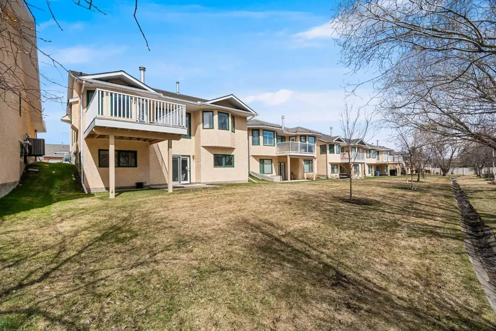 58 Evergreen Bay SW Calgary AB T2Y 3E9