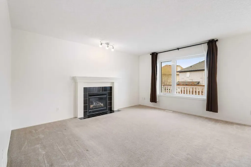 112 Everridge Drive SW Calgary AB T2Y 4R4