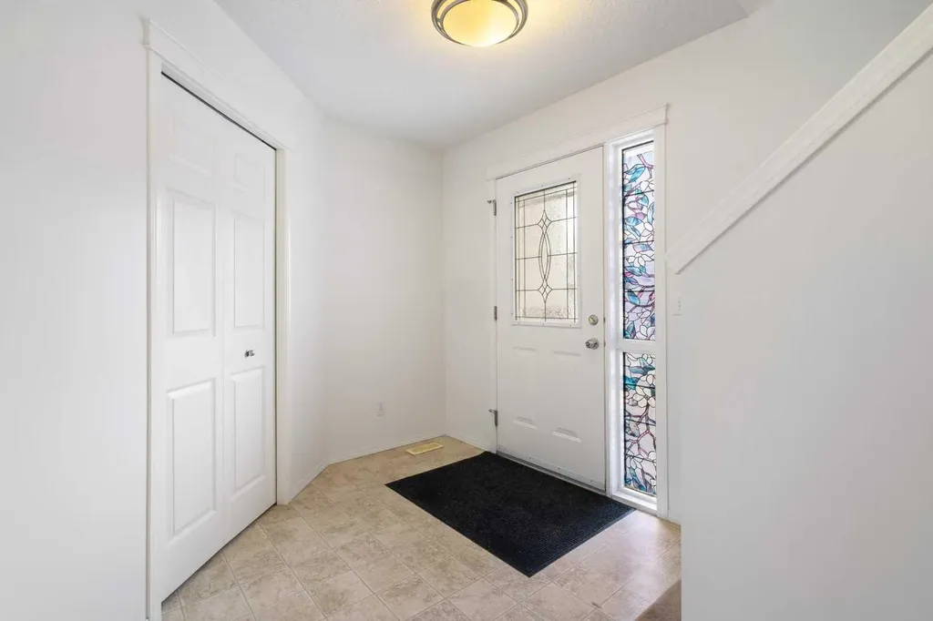 112 Everridge Drive SW Calgary AB T2Y 4R4