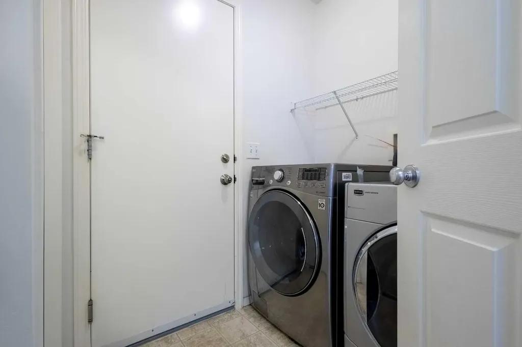 112 Everridge Drive SW Calgary AB T2Y 4R4