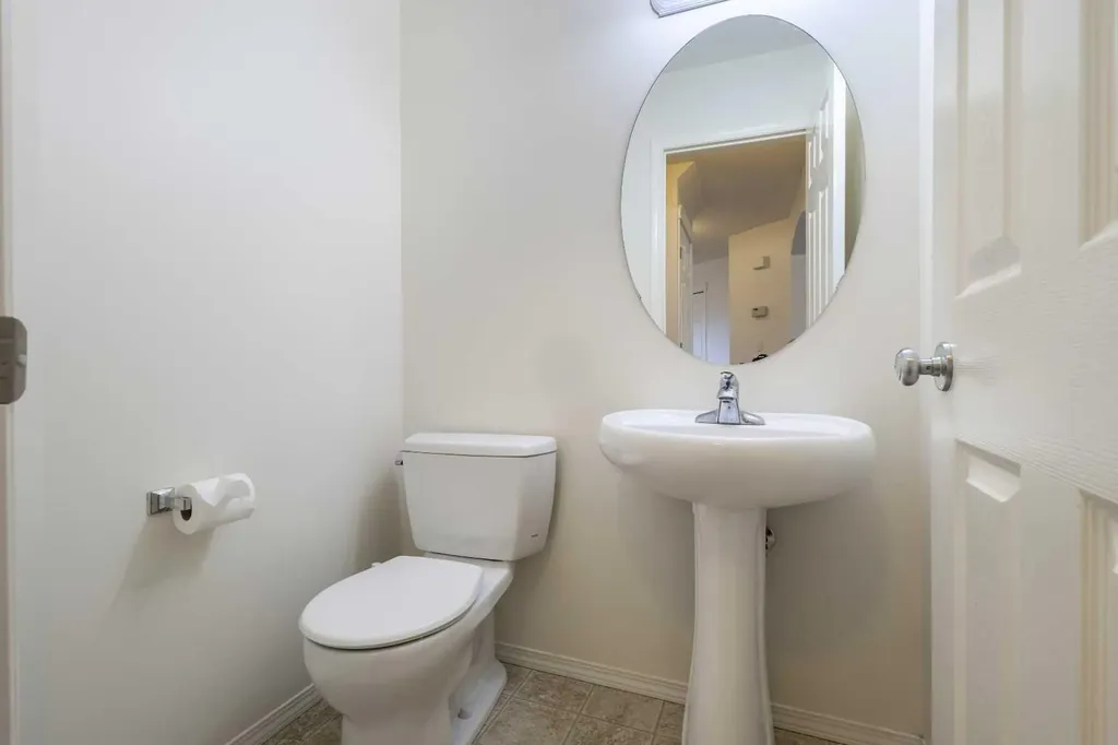 112 Everridge Drive SW Calgary AB T2Y 4R4