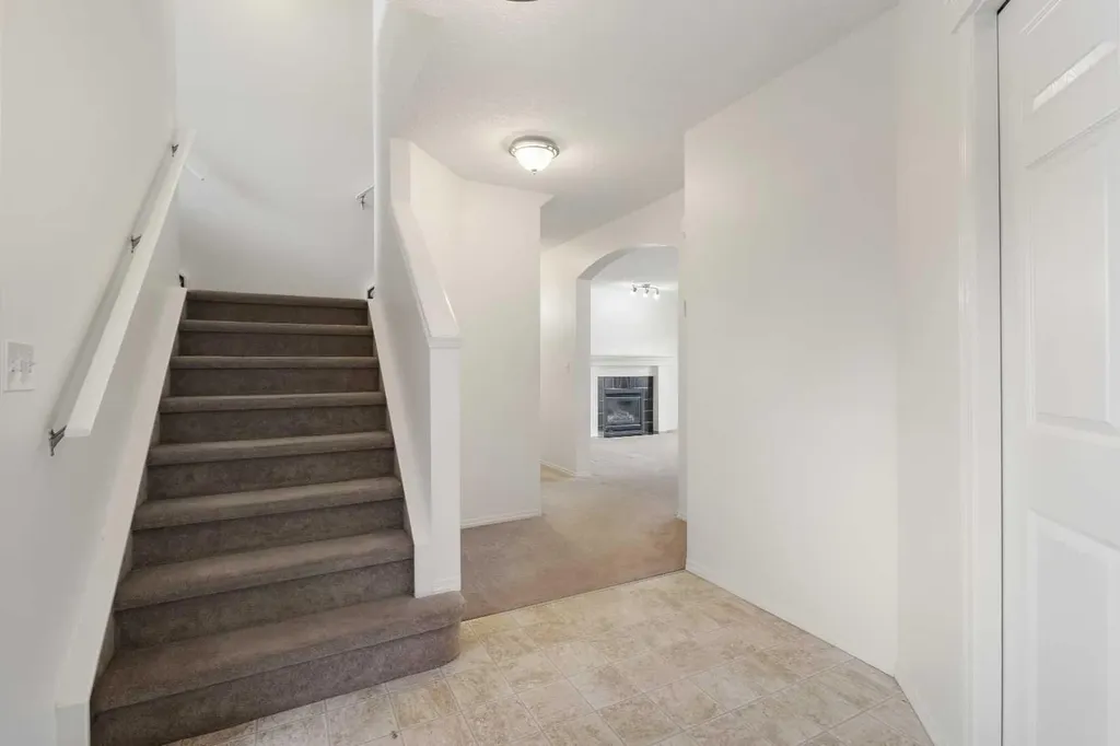 112 Everridge Drive SW Calgary AB T2Y 4R4