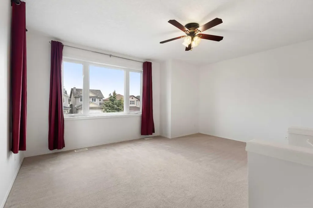 112 Everridge Drive SW Calgary AB T2Y 4R4