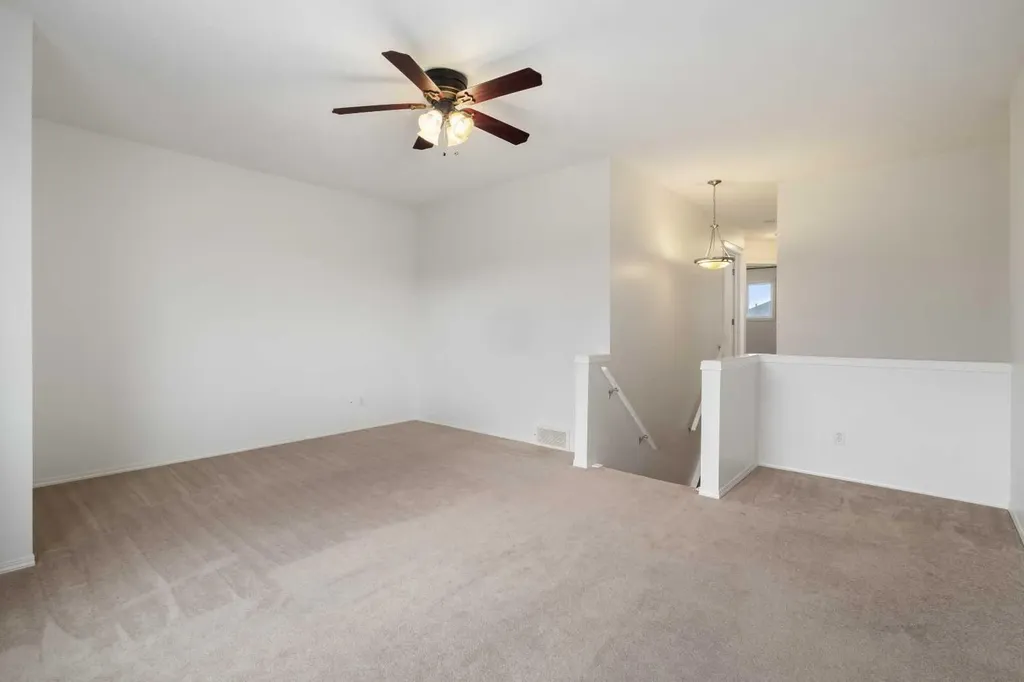 112 Everridge Drive SW Calgary AB T2Y 4R4