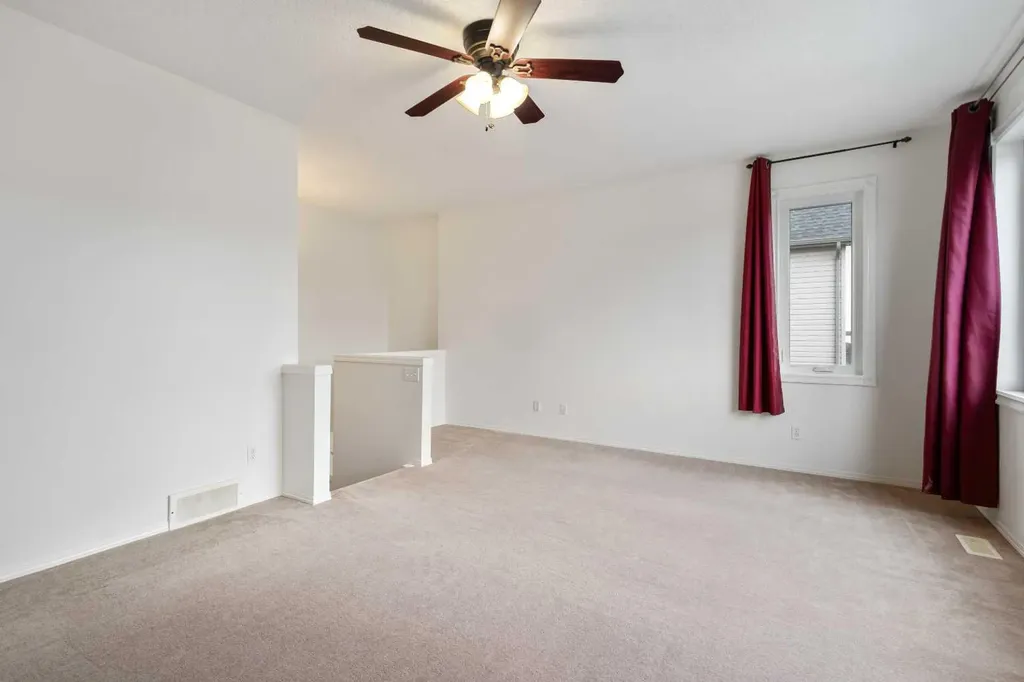 112 Everridge Drive SW Calgary AB T2Y 4R4