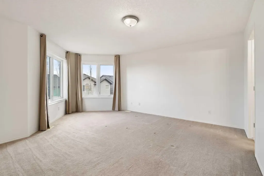 112 Everridge Drive SW Calgary AB T2Y 4R4