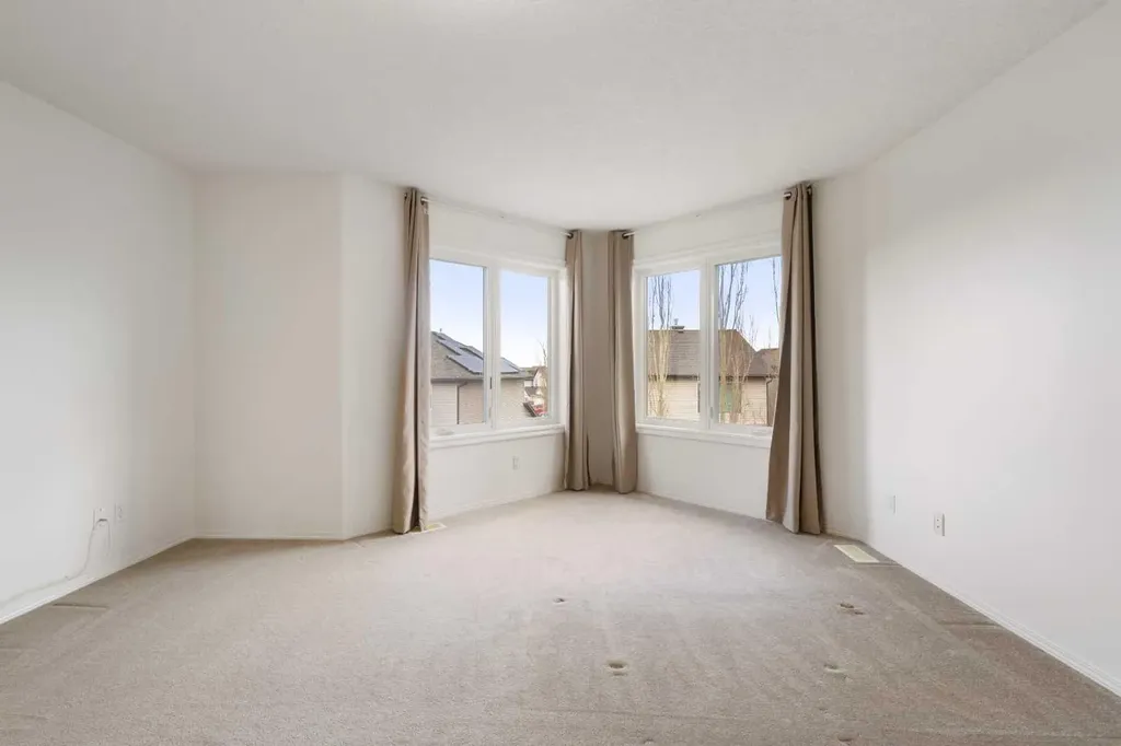 112 Everridge Drive SW Calgary AB T2Y 4R4