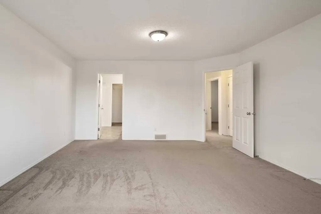 112 Everridge Drive SW Calgary AB T2Y 4R4