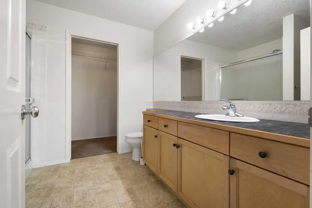 112 Everridge Drive SW Calgary AB T2Y 4R4