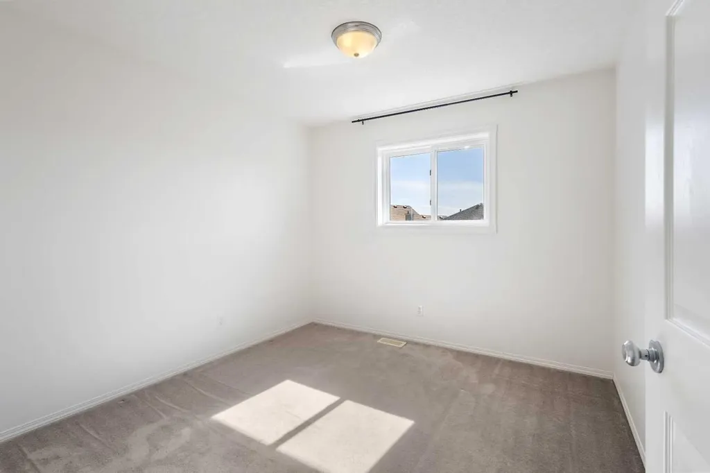 112 Everridge Drive SW Calgary AB T2Y 4R4