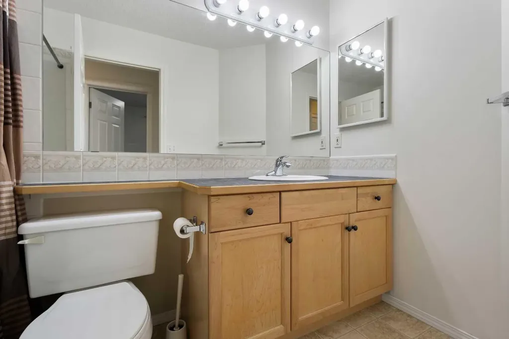 112 Everridge Drive SW Calgary AB T2Y 4R4