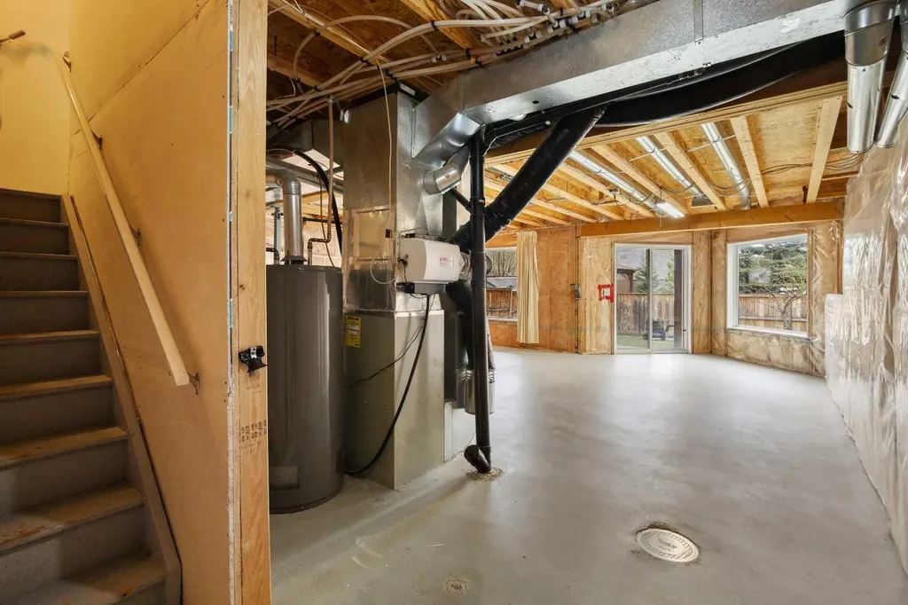 112 Everridge Drive SW Calgary AB T2Y 4R4