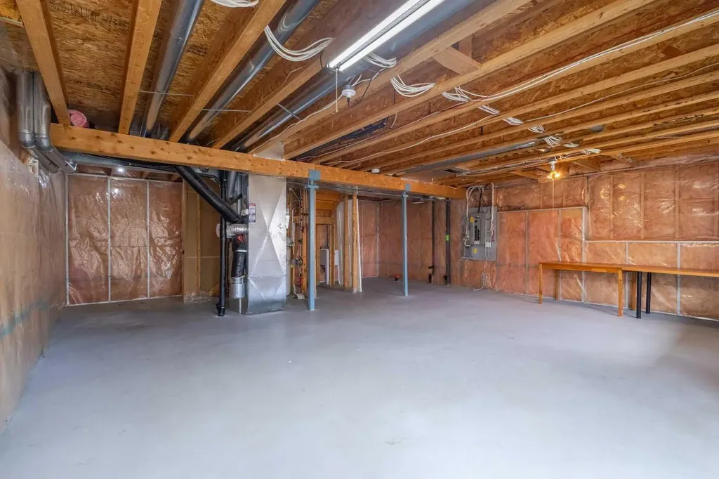 112 Everridge Drive SW Calgary AB T2Y 4R4