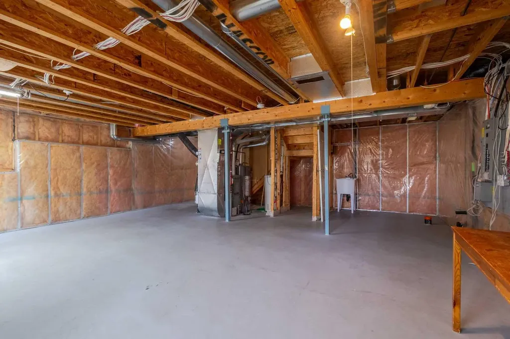 112 Everridge Drive SW Calgary AB T2Y 4R4