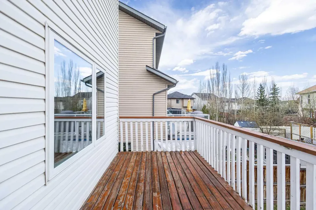112 Everridge Drive SW Calgary AB T2Y 4R4