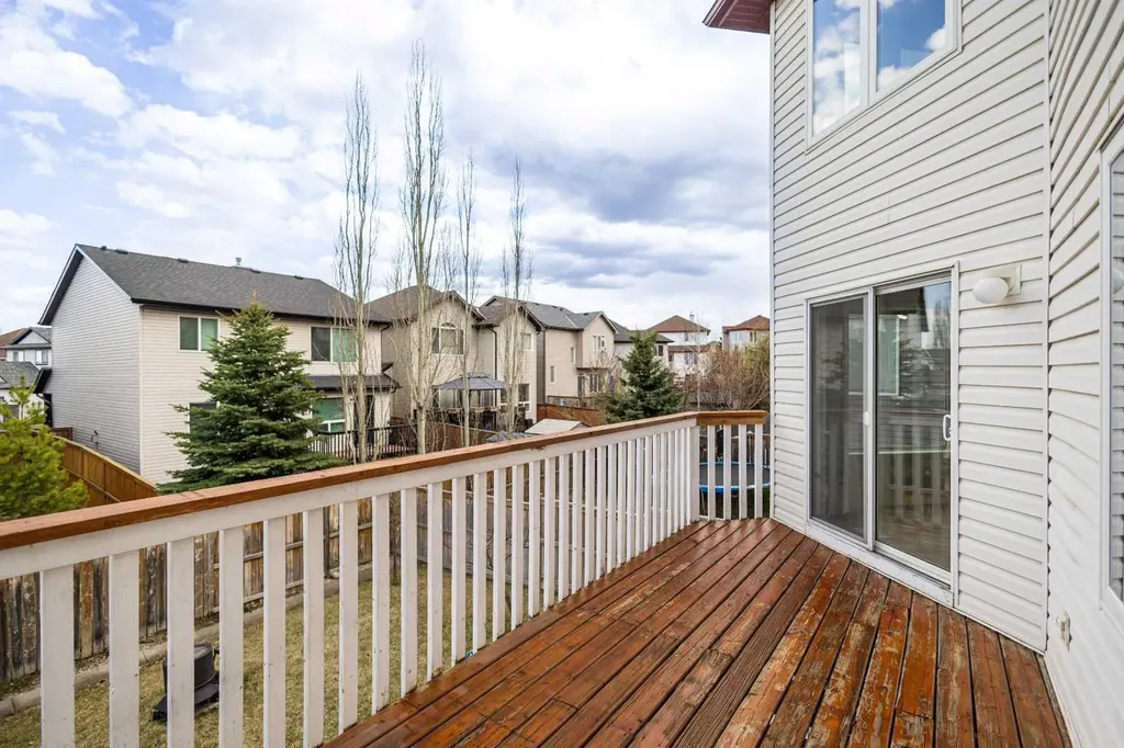 112 Everridge Drive SW Calgary AB T2Y 4R4
