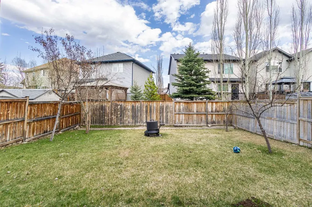 112 Everridge Drive SW Calgary AB T2Y 4R4