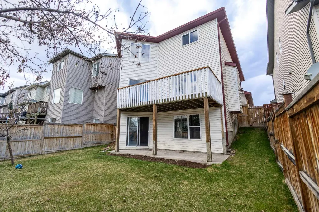 112 Everridge Drive SW Calgary AB T2Y 4R4