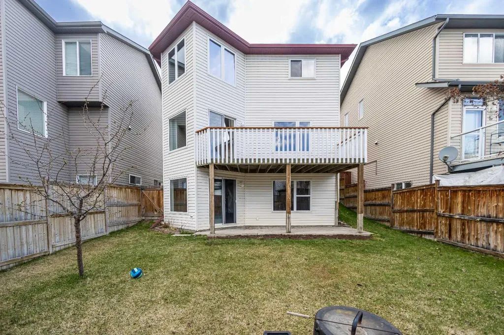 112 Everridge Drive SW Calgary AB T2Y 4R4