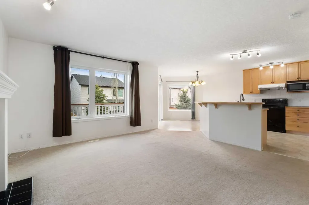 112 Everridge Drive SW Calgary AB T2Y 4R4