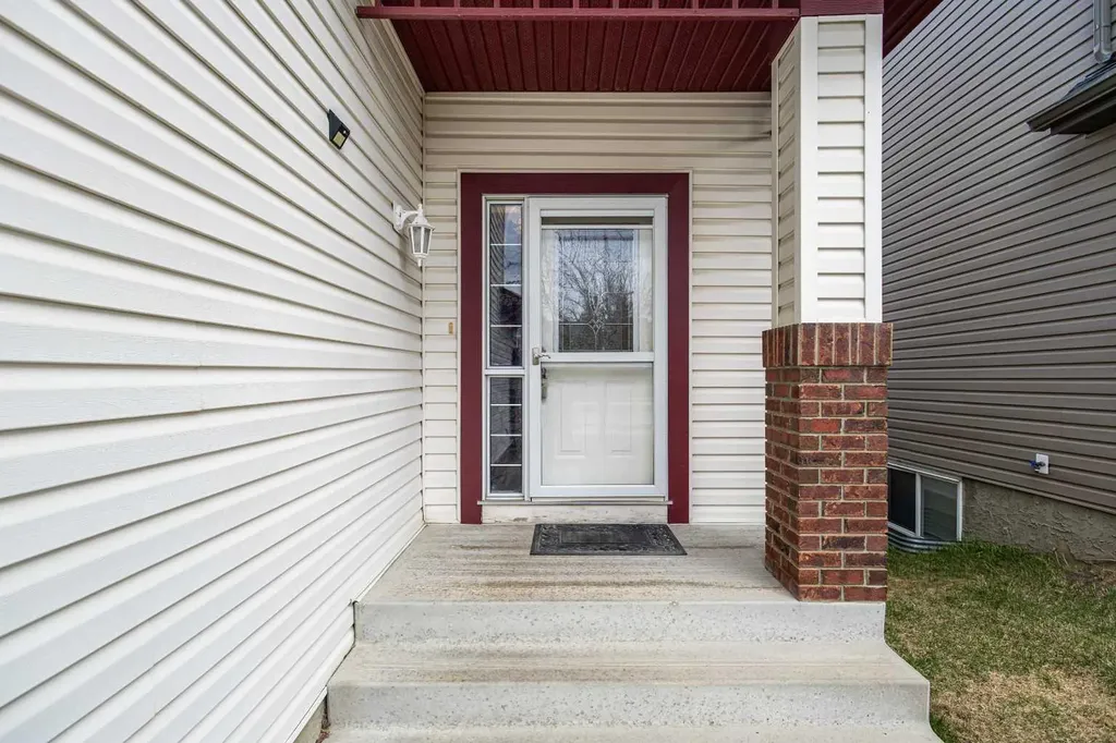 112 Everridge Drive SW Calgary AB T2Y 4R4