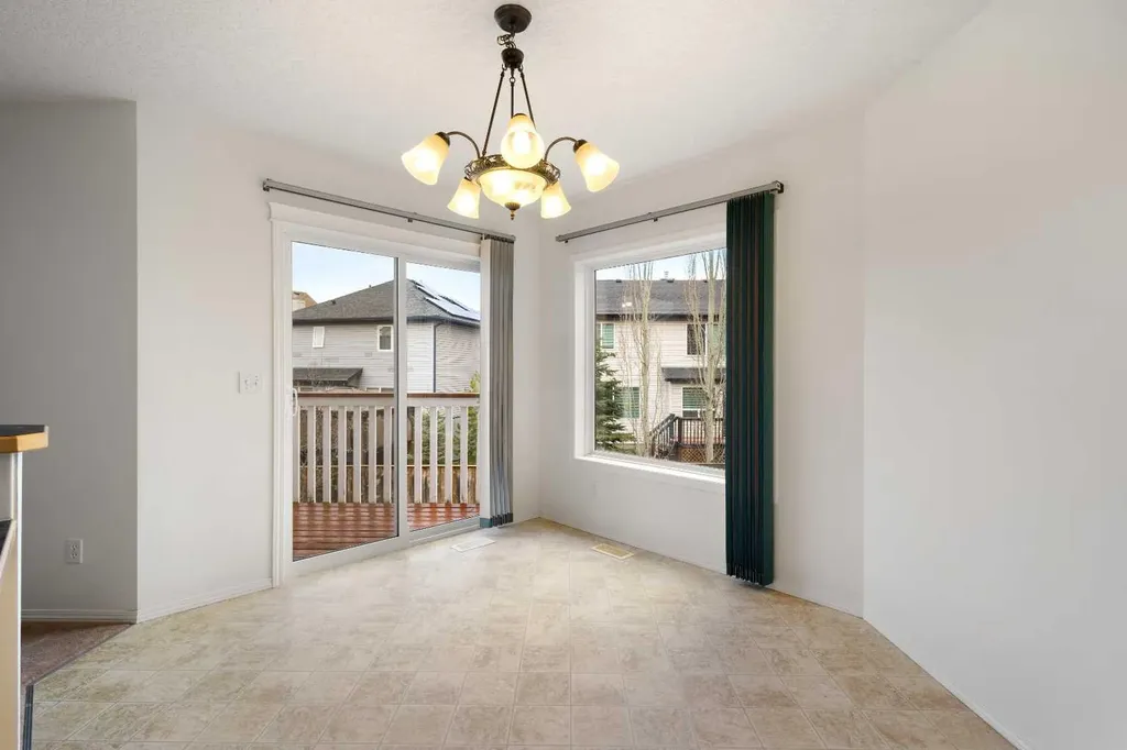 112 Everridge Drive SW Calgary AB T2Y 4R4