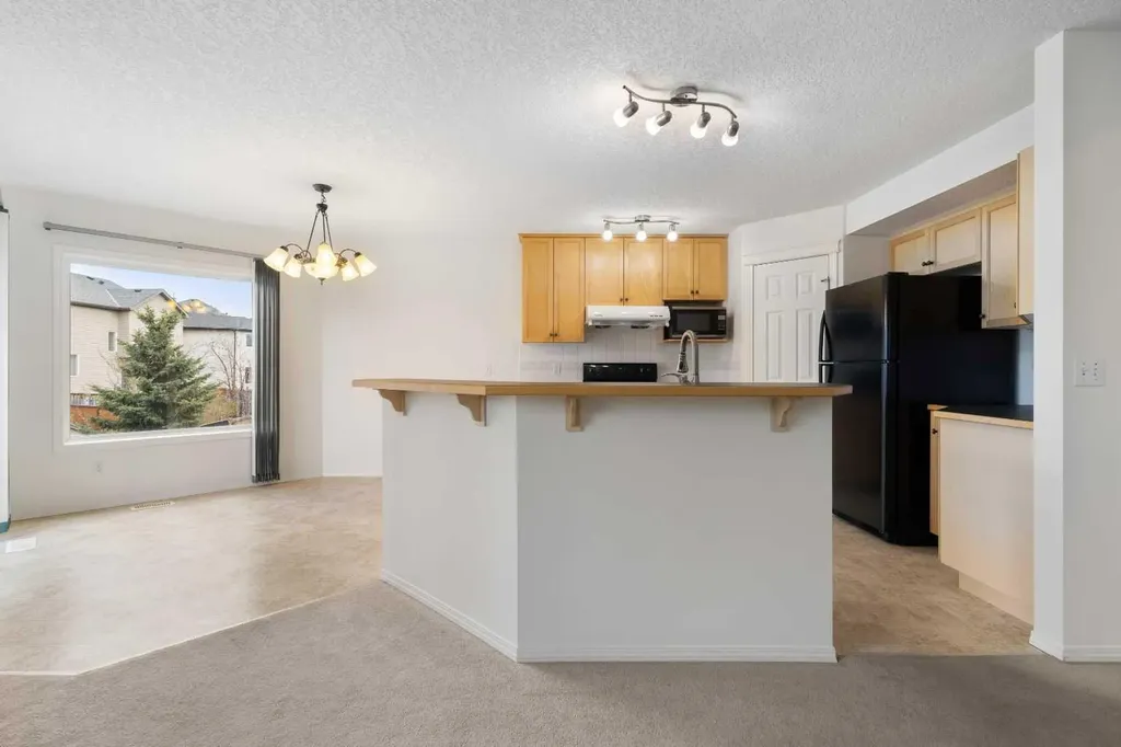 112 Everridge Drive SW Calgary AB T2Y 4R4