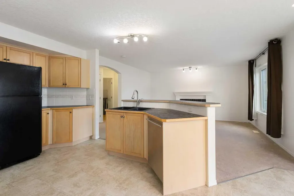 112 Everridge Drive SW Calgary AB T2Y 4R4
