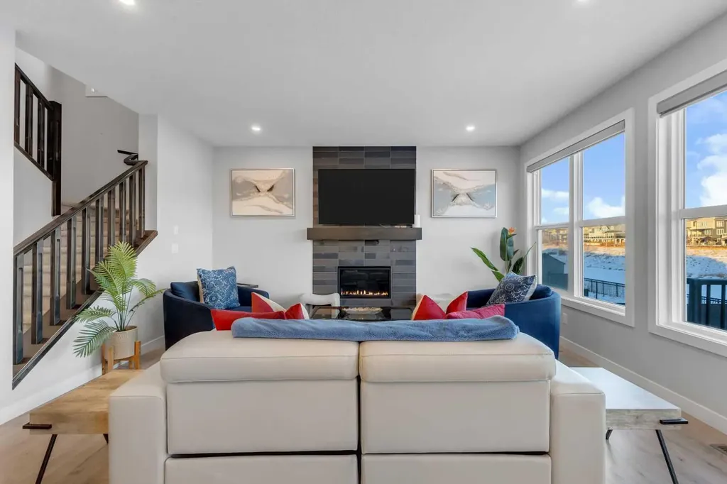 14 Carrington Road NW Calgary AB T3P 1L8