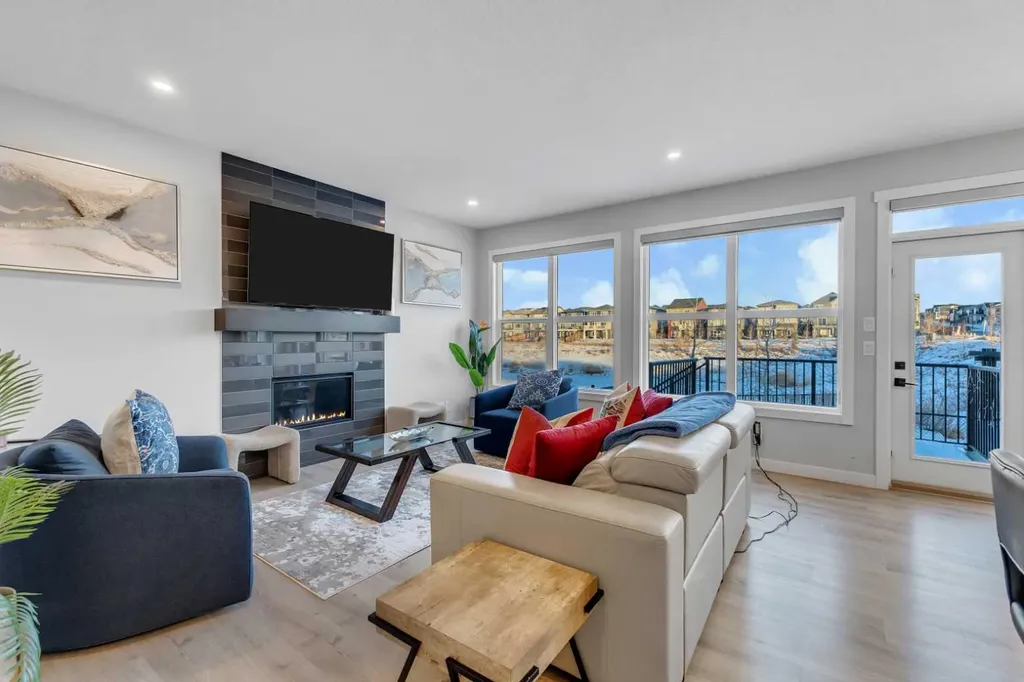 14 Carrington Road NW Calgary AB T3P 1L8