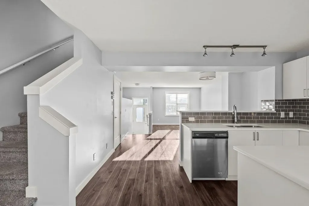 4 Evanscrest Gardens NW Calgary AB T3P 0S1