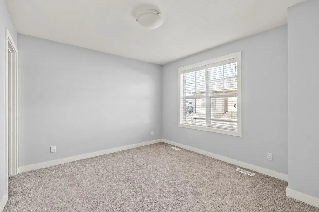4 Evanscrest Gardens NW Calgary AB T3P 0S1